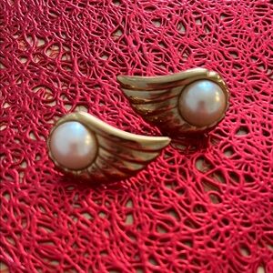 💲 5 for $20 Goldtone Winged Pearl Earrings- Clip On